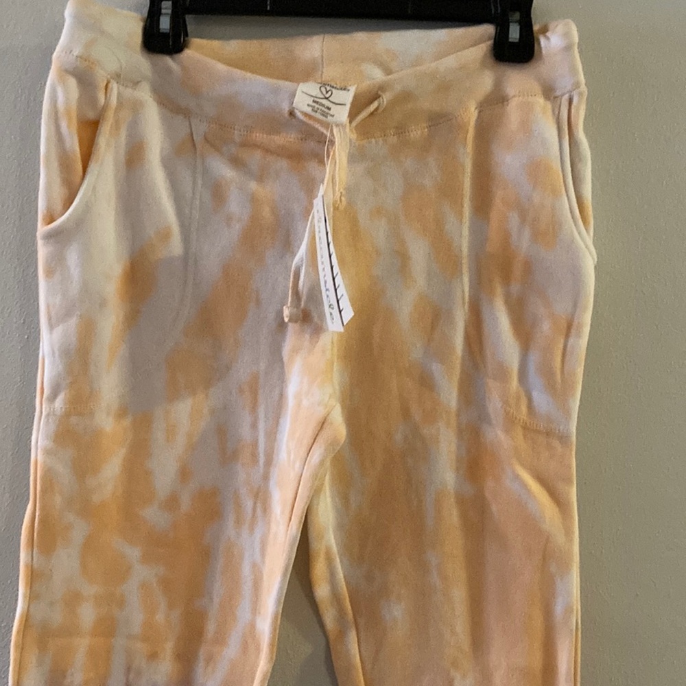 NWT. dreamsicle. Lounging or sweatpants M